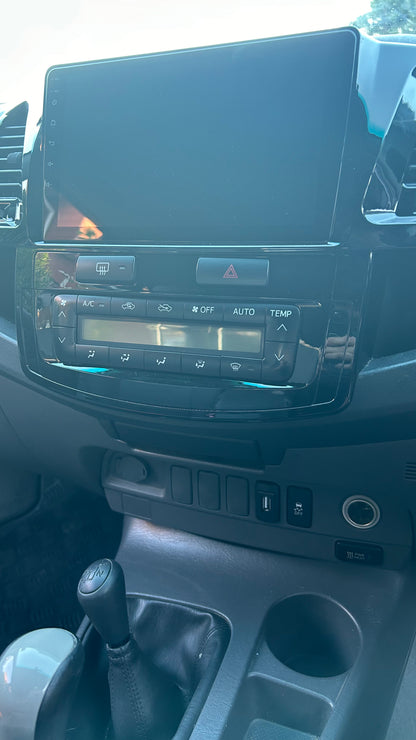 USB 2.0 Mount – Toyota Hilux N70 (2005–2015)