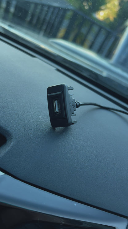USB 2.0 Mount – Toyota Hilux N70 (2005–2015)